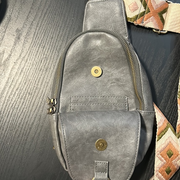 Cross Body purse - Picture 2 of 4